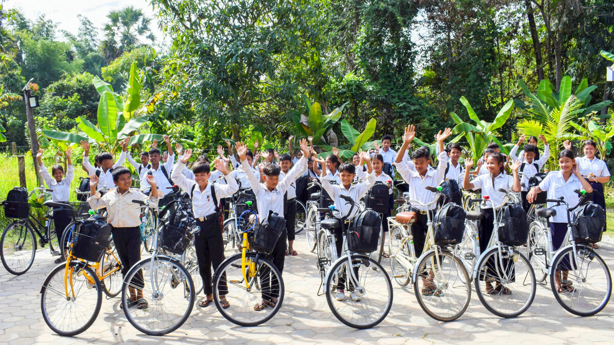 Dank den Fahrrädern können die Jugendlichen den weiten Schulweg in die Oberstufe meistern.